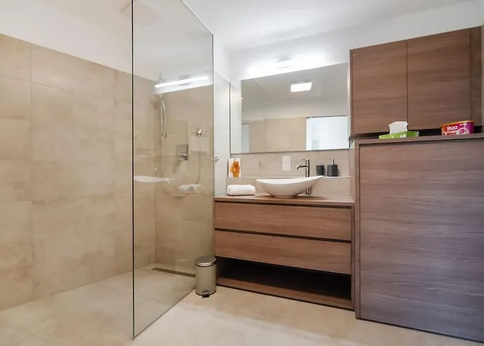 Gruene Und Zentrale Ruhelage Im Neubau Mit Balkon