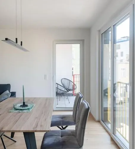 Gruene Und Zentrale Ruhelage Im Neubau Mit Balkon * Bécs