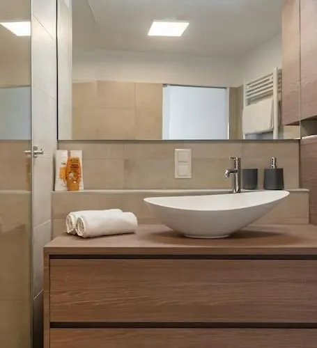 Apartman Gruene Und Zentrale Ruhelage Im Neubau Mit Balkon Bécs