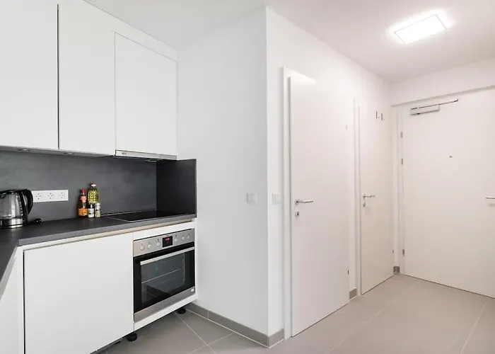 Gruene Und Zentrale Ruhelage Im Neubau Mit Balkon * Bécs