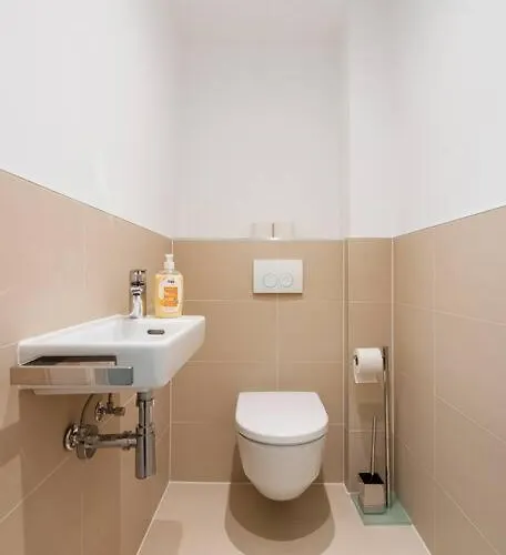 Gruene Und Zentrale Ruhelage Im Neubau Mit Balkon Apartman