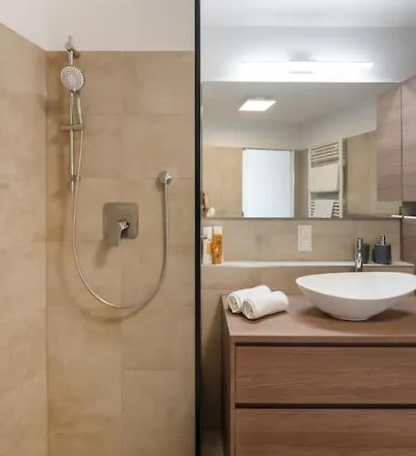 Gruene Und Zentrale Ruhelage Im Neubau Mit Balkon * Bécs