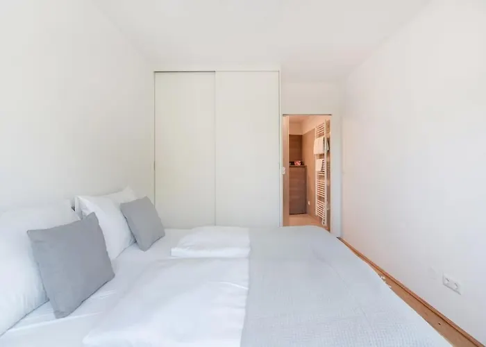 Gruene Und Zentrale Ruhelage Im Neubau Mit Balkon Apartman *